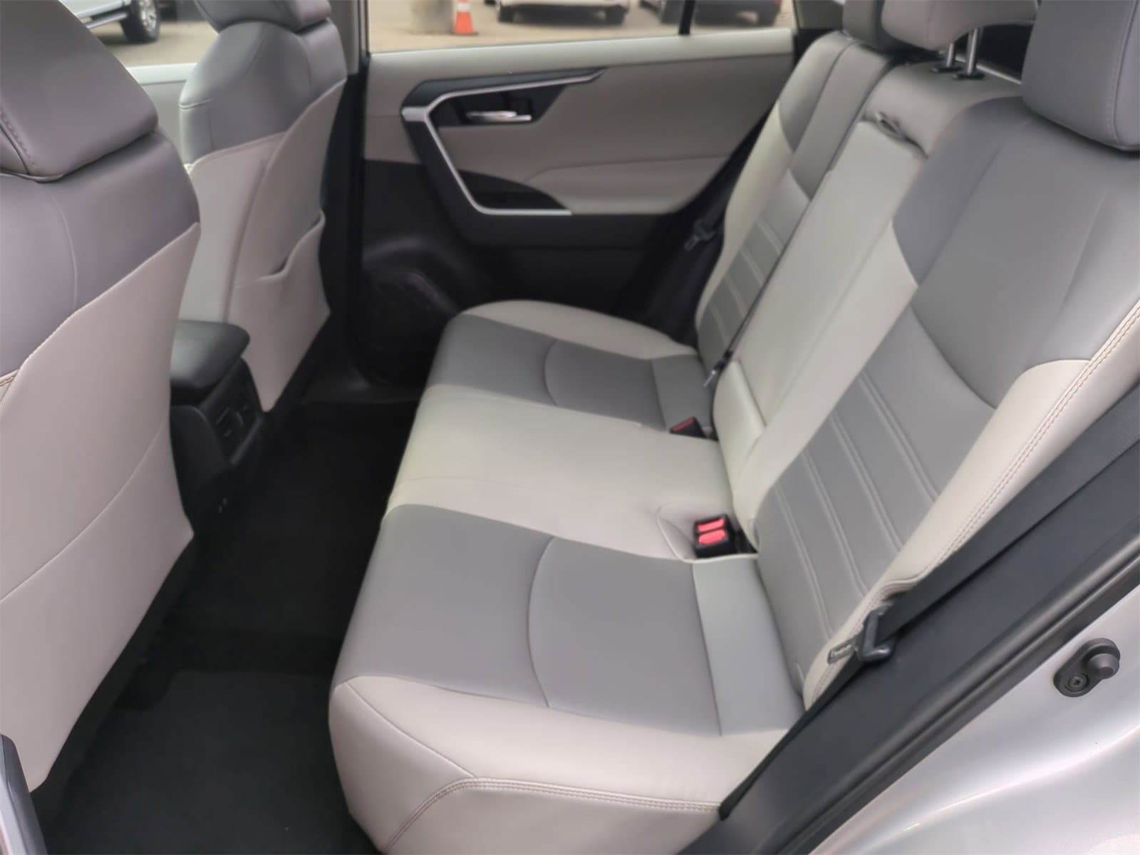 Thumbnail: 2020 Toyota RAV4 - 20