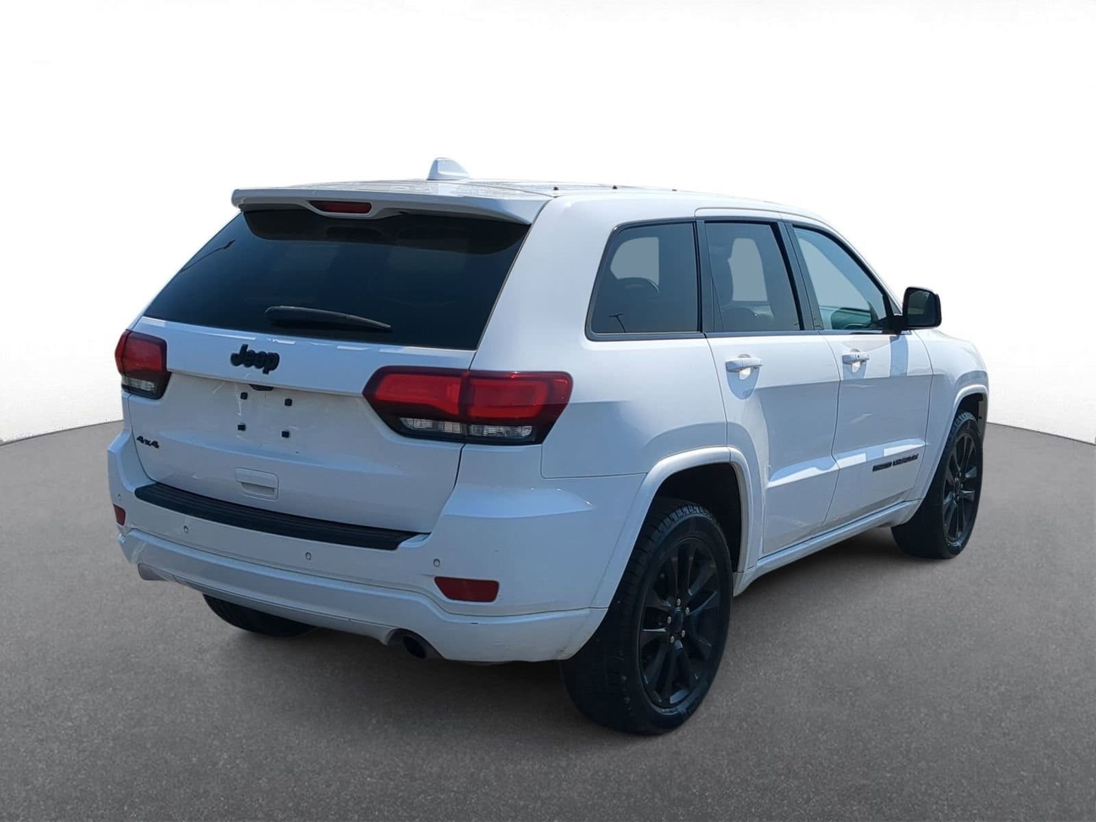 Thumbnail: 2018 Jeep Grand Cherokee - 8