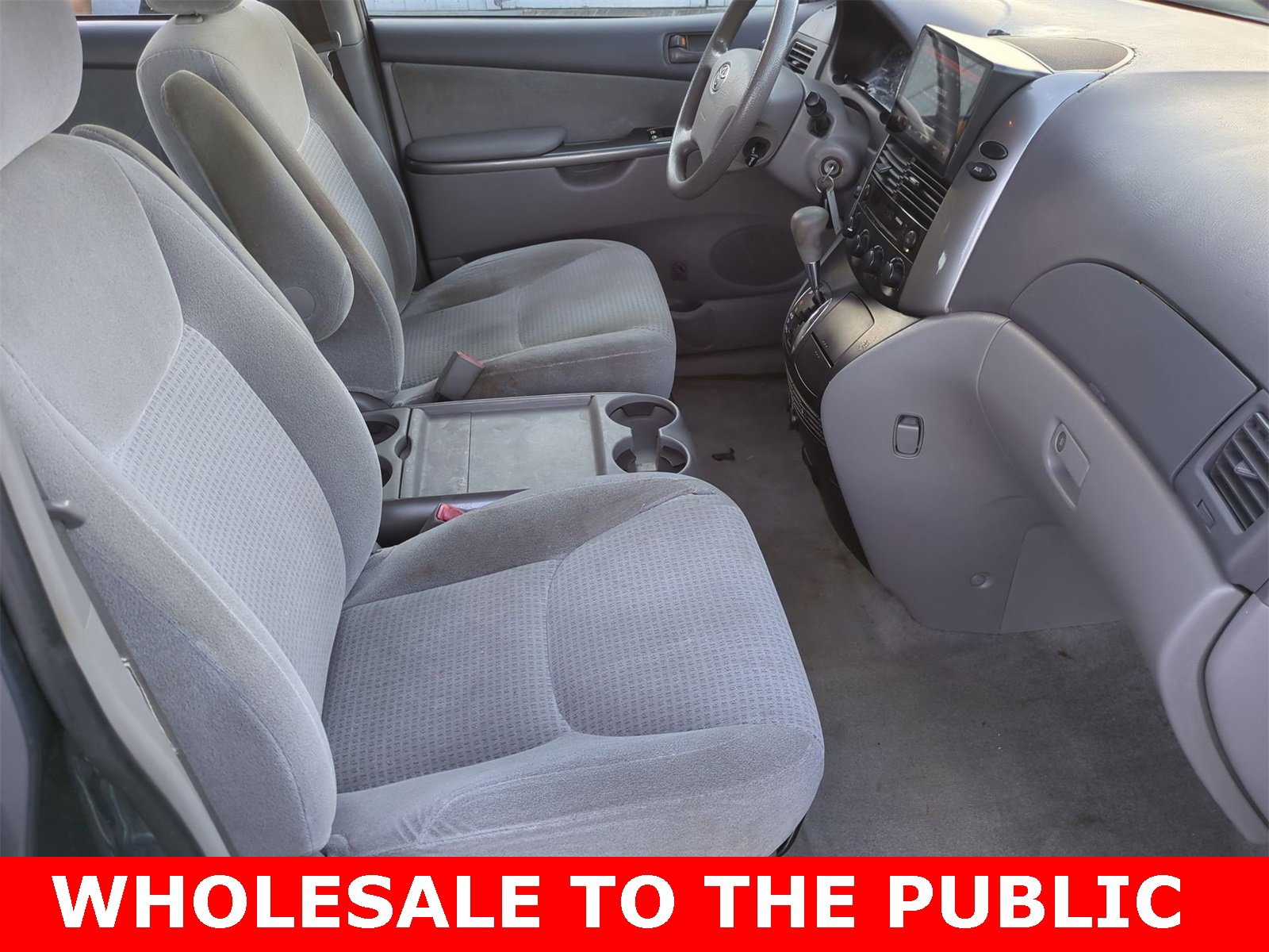 Thumbnail: 2010 Toyota Sienna - 22