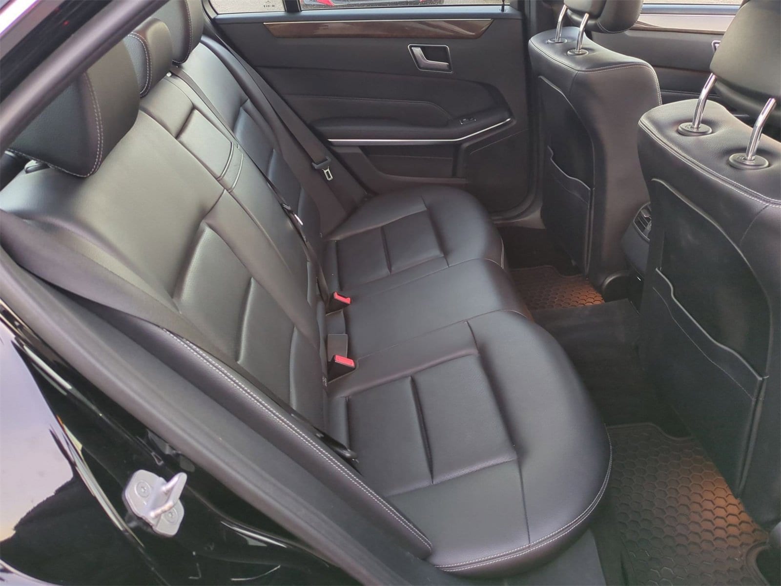 Thumbnail: 2014 Mercedes-Benz E-Class - 21