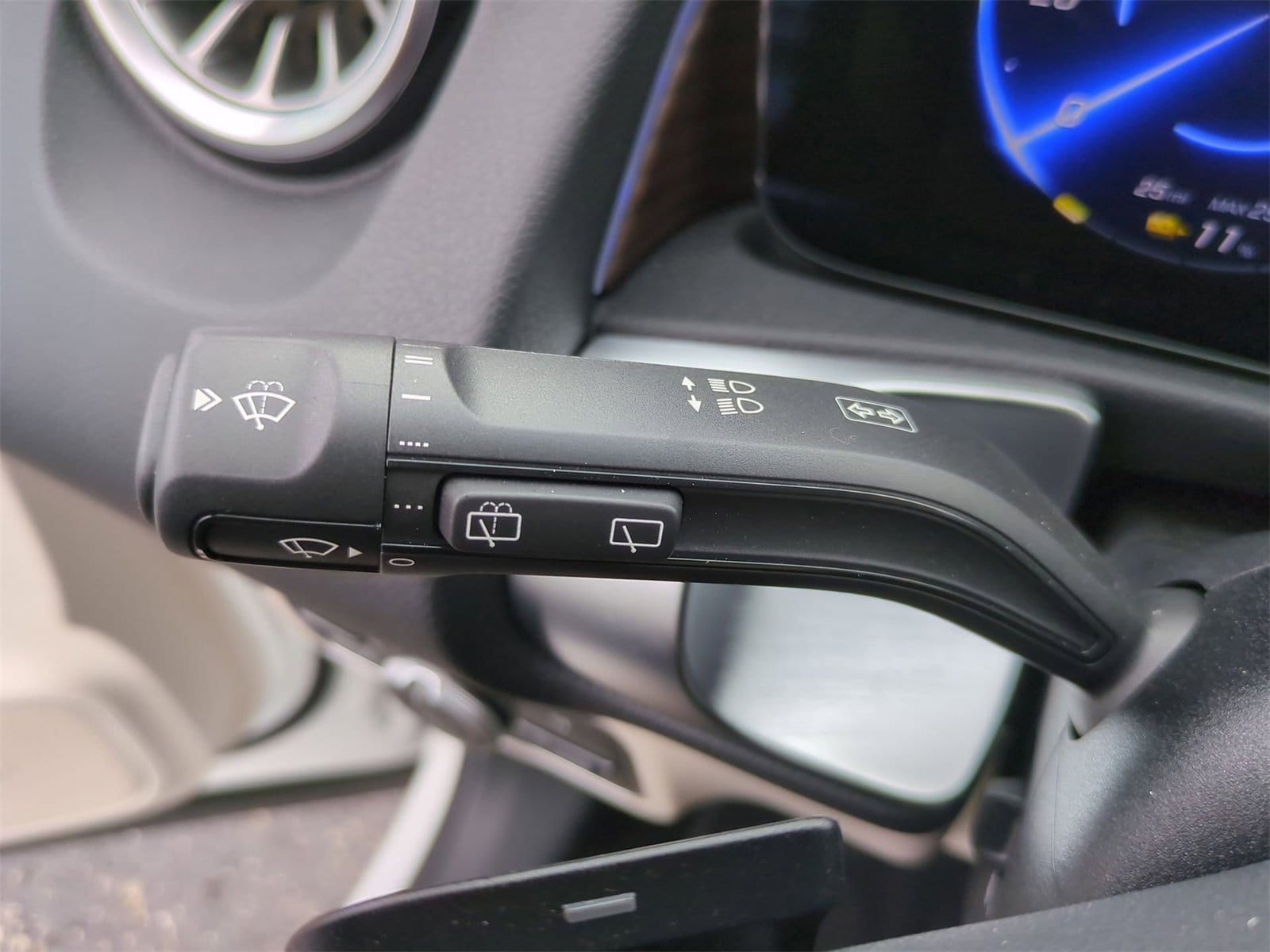 Thumbnail: 2025 Mercedes-Benz EQB - 26