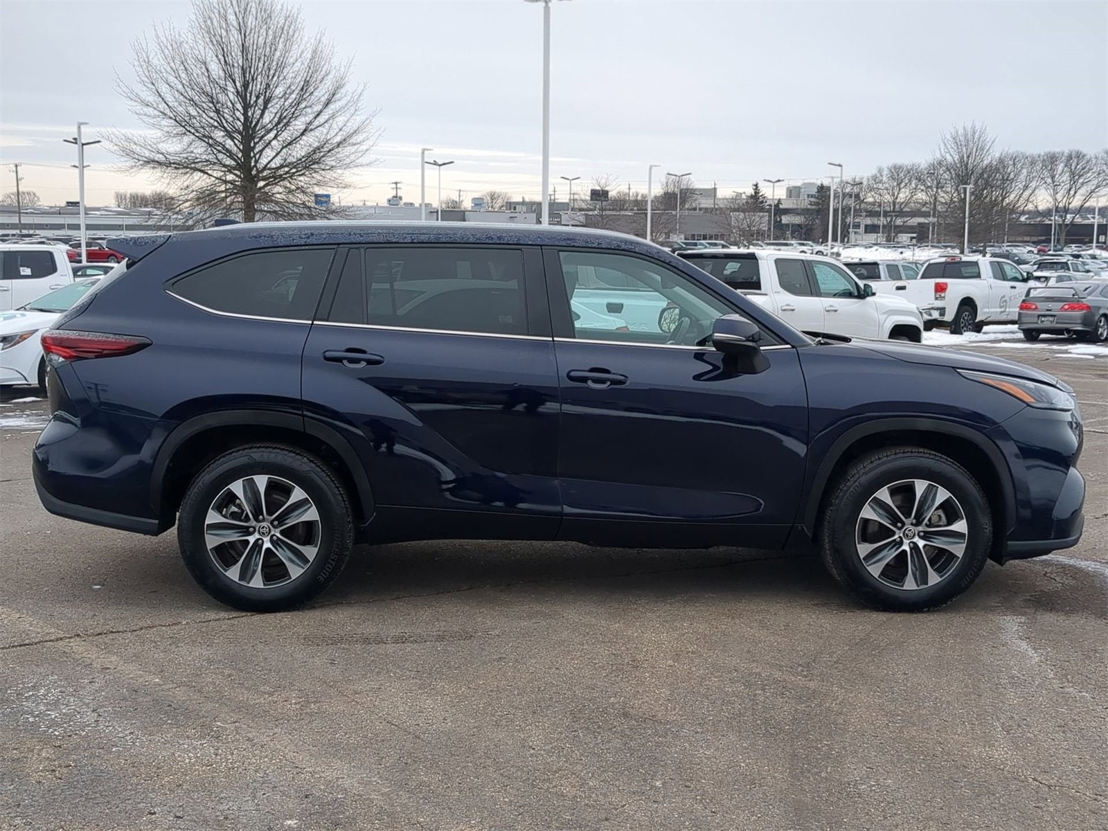 Thumbnail: 2025 Toyota Highlander - 15