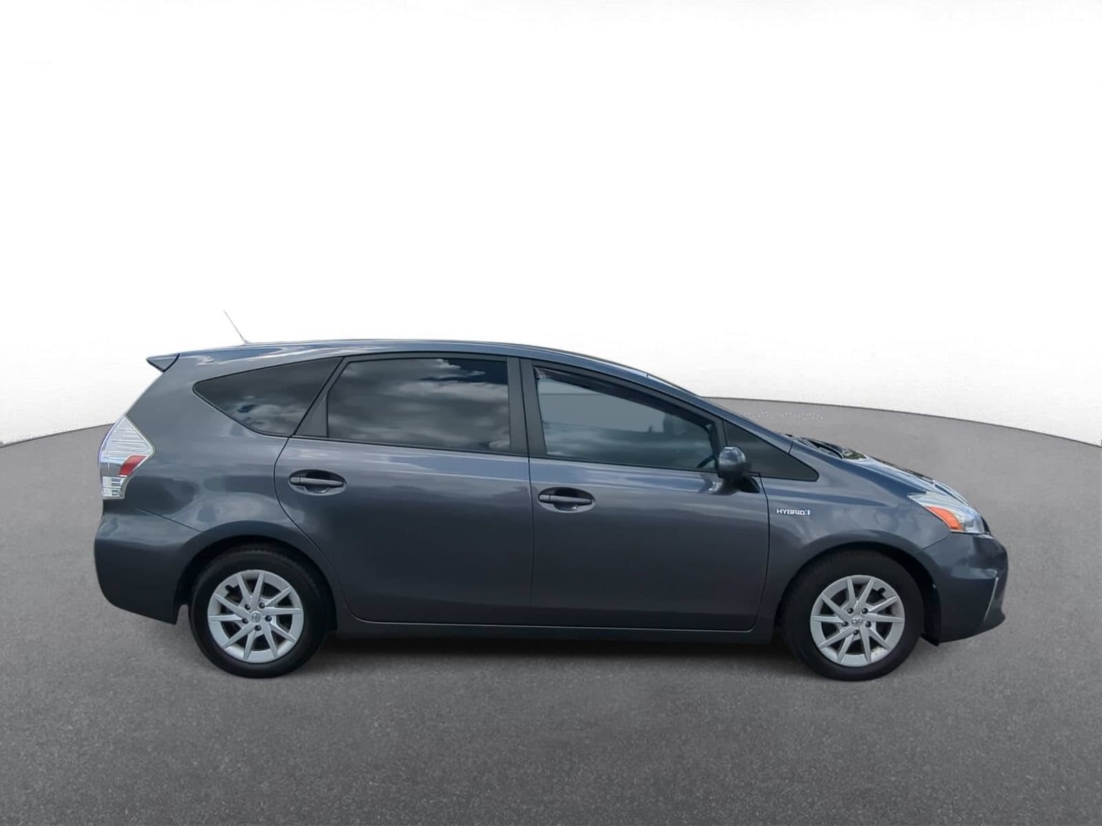 Thumbnail: 2013 Toyota Prius v - 9