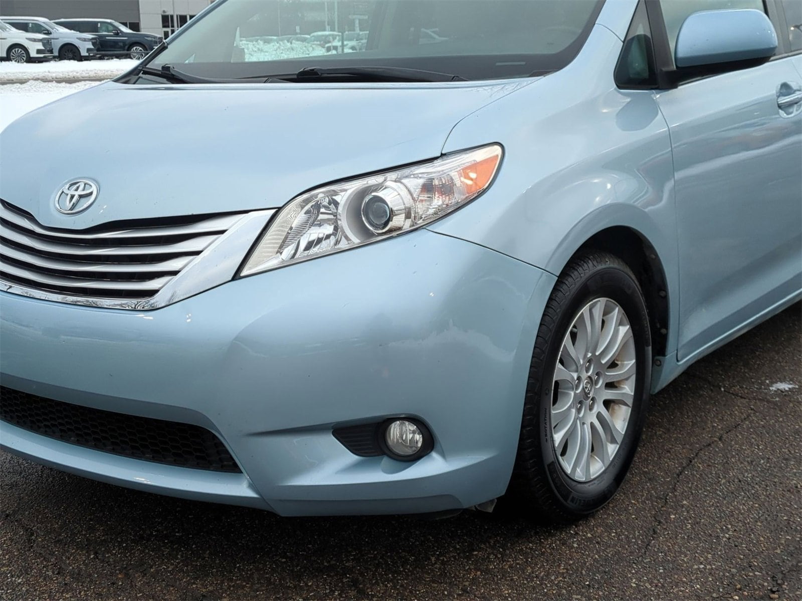 Thumbnail: 2015 Toyota Sienna - 11