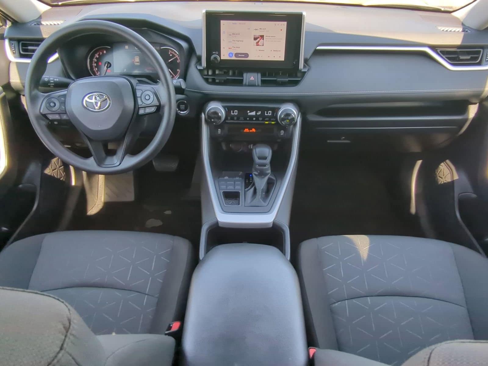 Thumbnail: 2025 Toyota RAV4 - 15