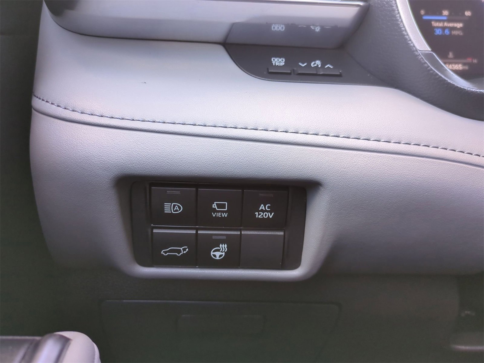 Thumbnail: 2023 Toyota Highlander - 28