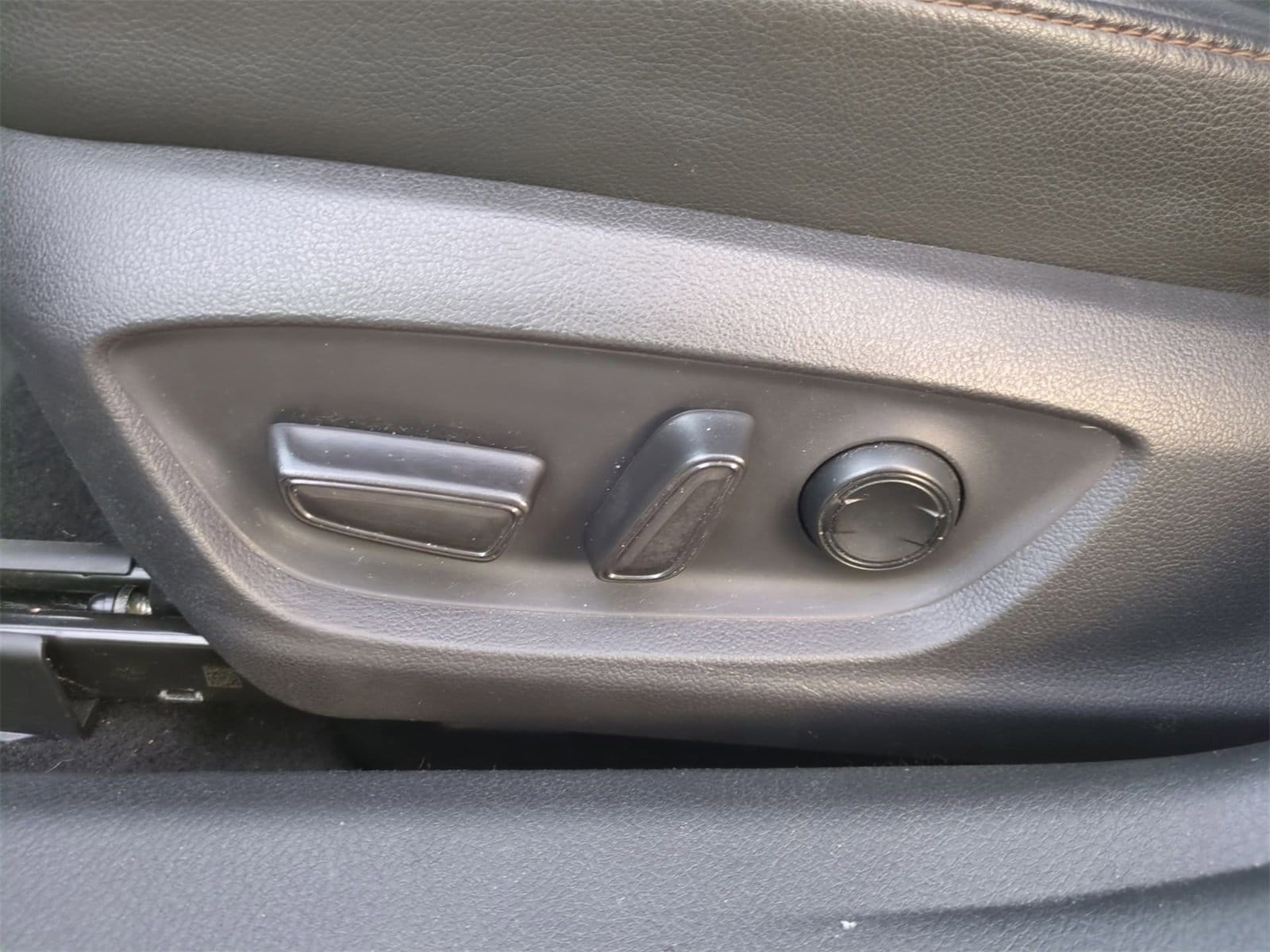 Thumbnail: 2018 Toyota Camry - 16