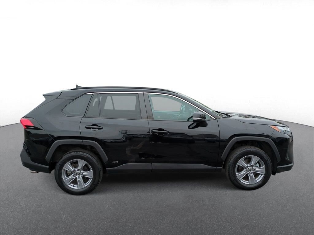 2022 Toyota RAV4 XLE 9