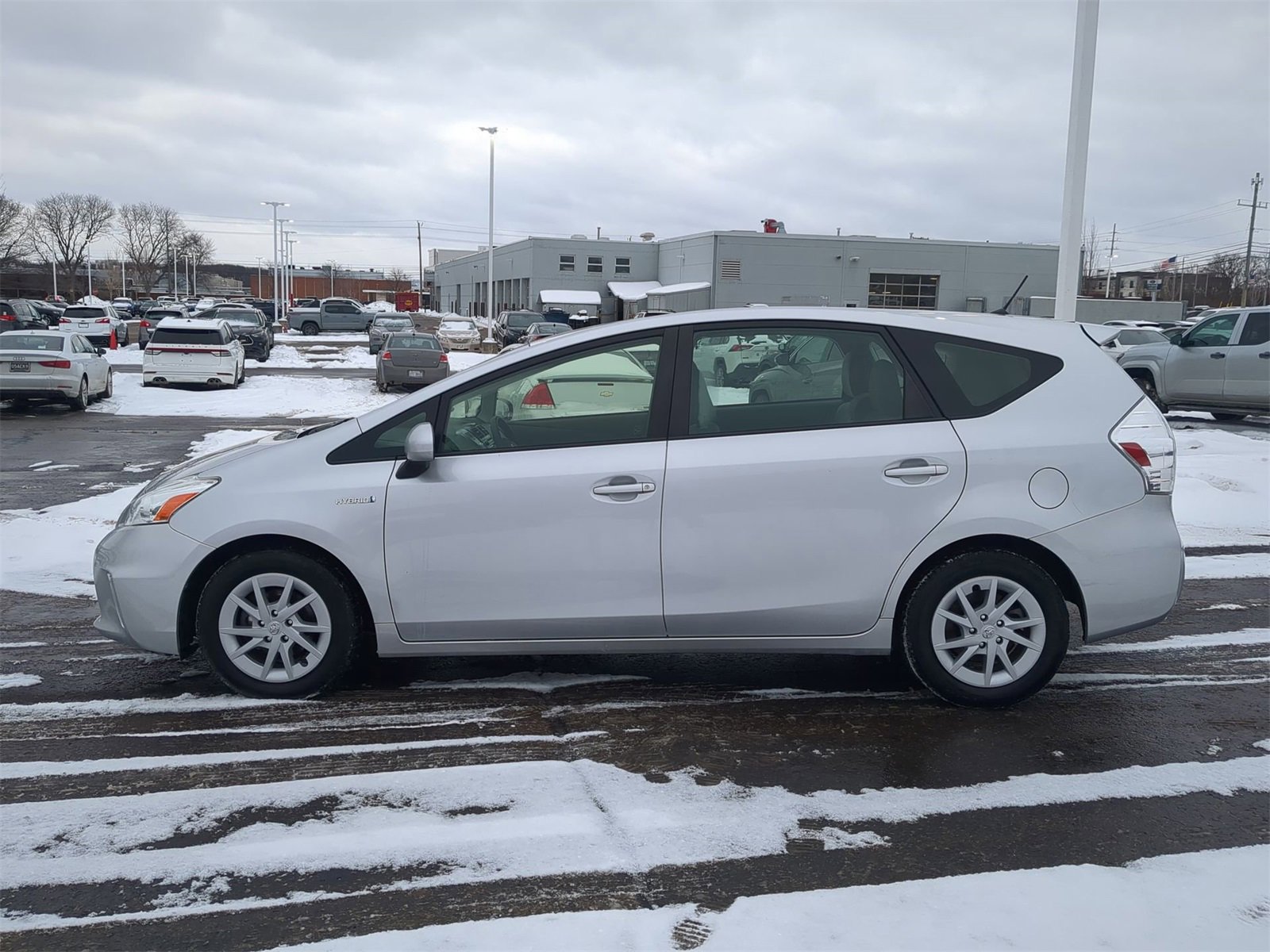 Thumbnail: 2012 Toyota Prius v - 11