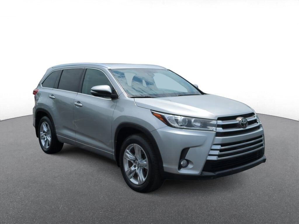 Used 2017 Toyota Highlander Limited with VIN 5TDDZRFH5HS371740 for sale in Troy, MI