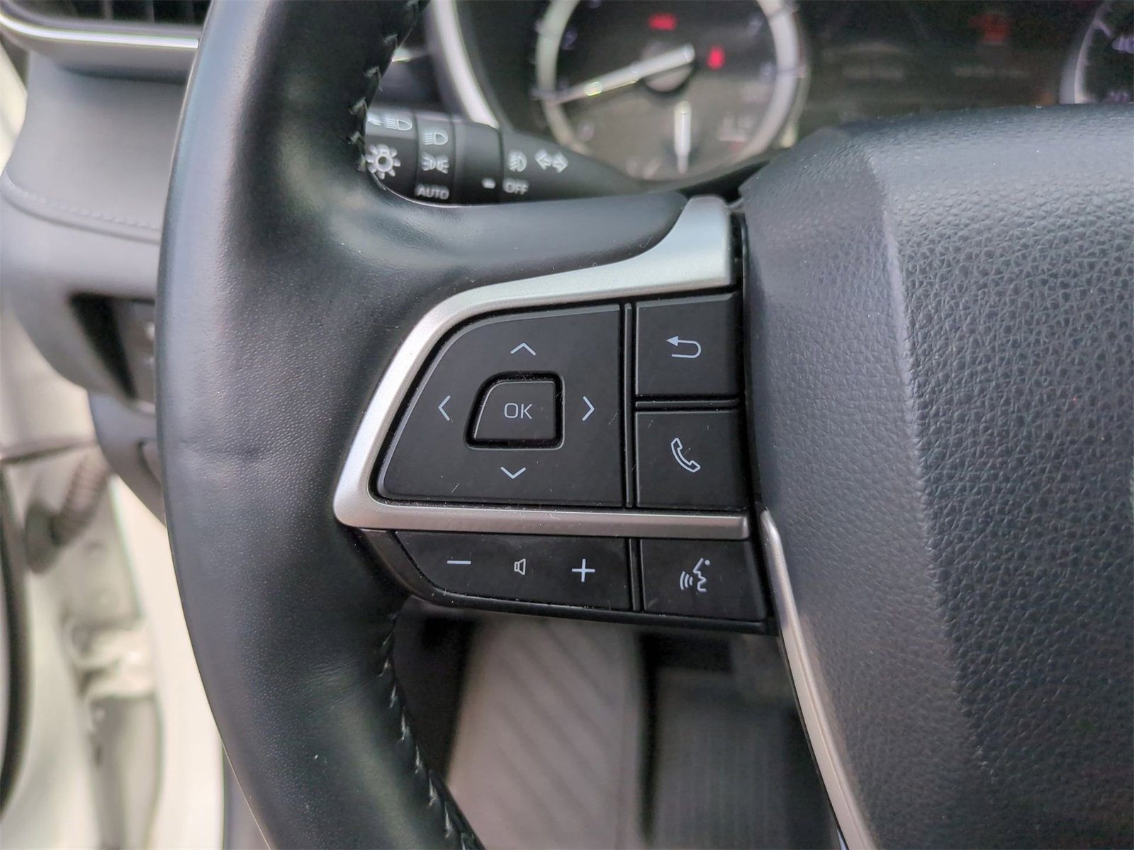 Thumbnail: 2022 Toyota Highlander - 22