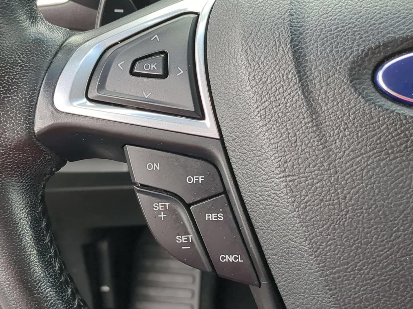 Thumbnail: 2015 Ford Edge - 23