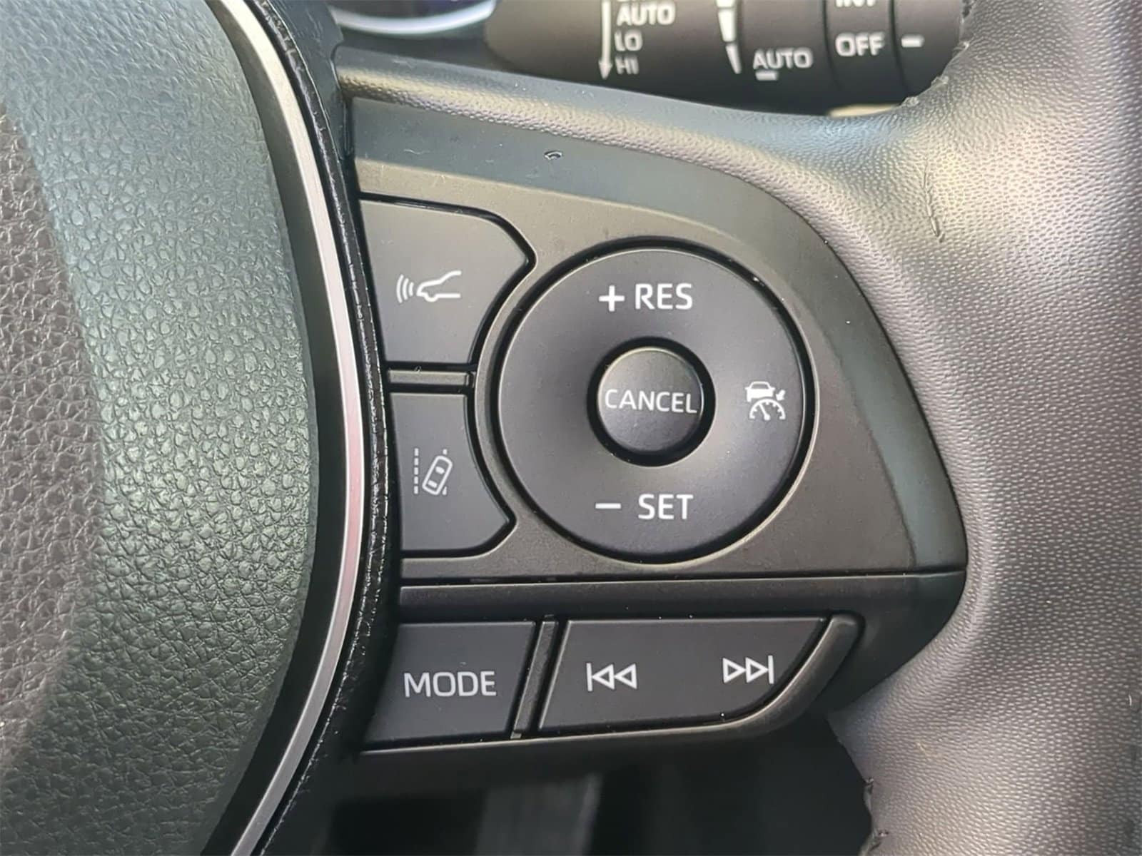 Thumbnail: 2020 Toyota RAV4 - 24