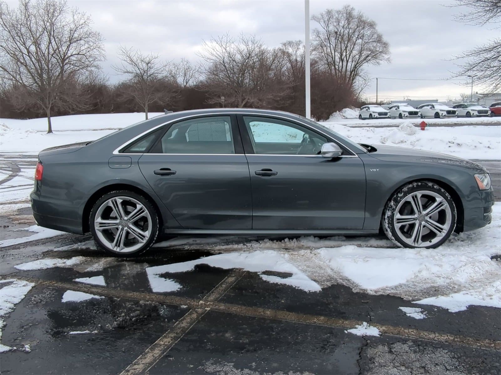 Thumbnail: 2013 Audi S8 - 15