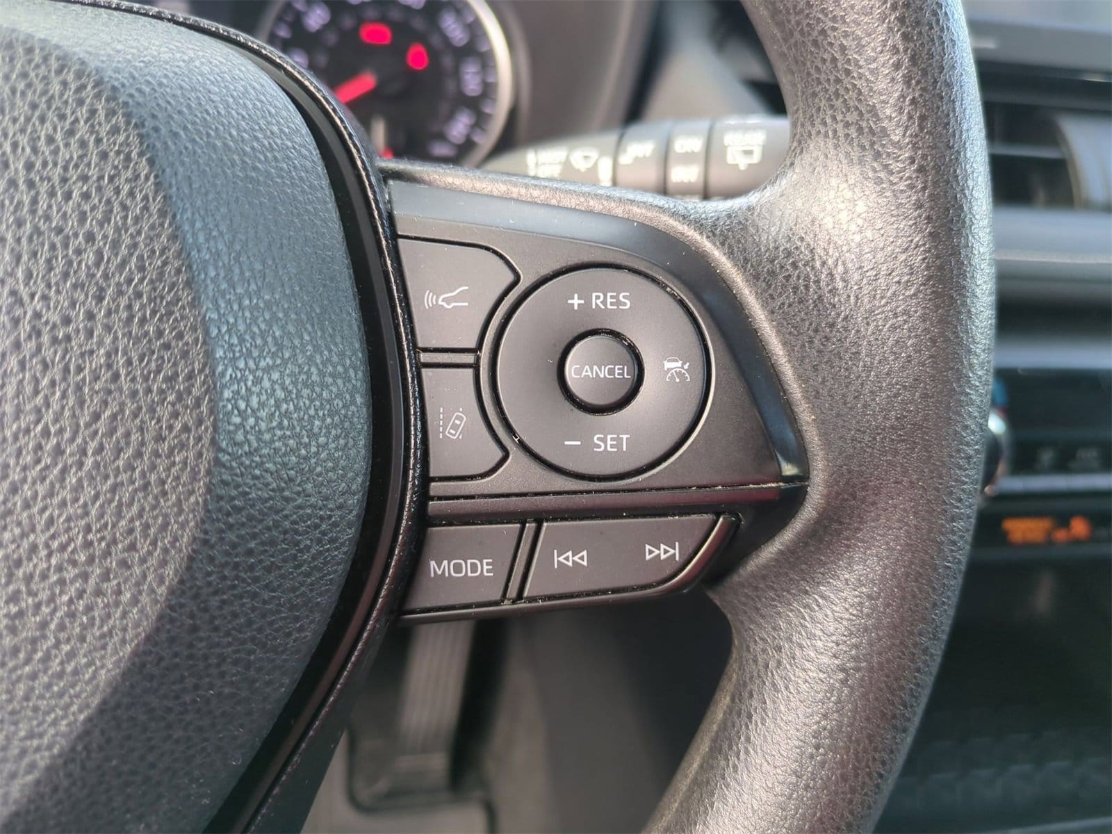 Thumbnail: 2020 Toyota RAV4 - 25