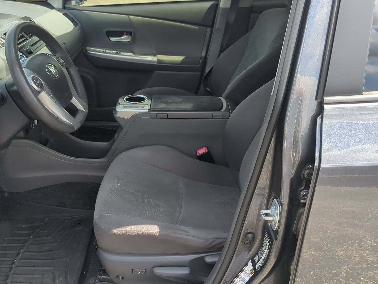 Thumbnail: 2013 Toyota Prius v - 16