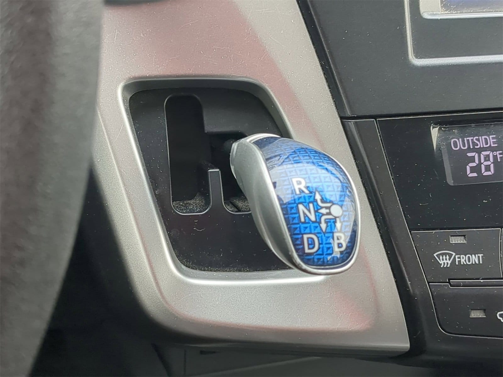 Thumbnail: 2012 Toyota Prius v - 36