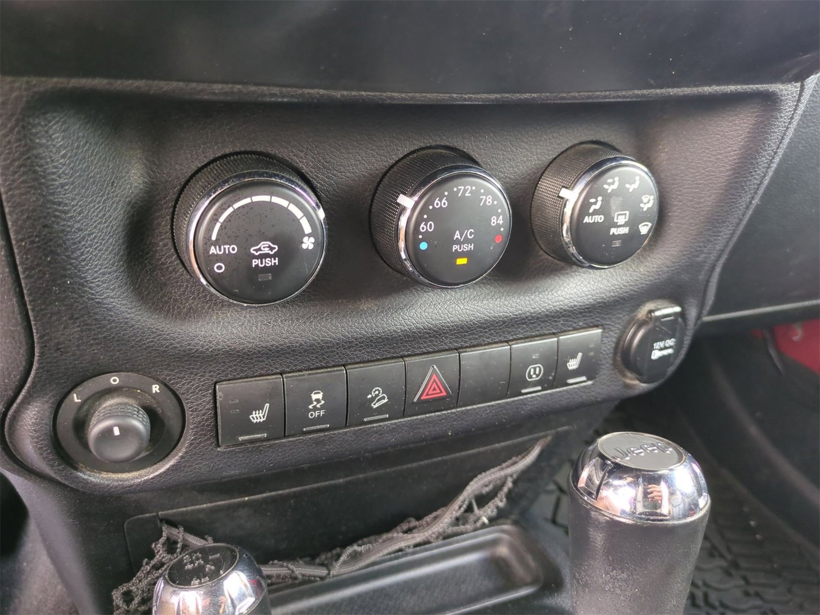 Thumbnail: 2014 Jeep Wrangler - 29