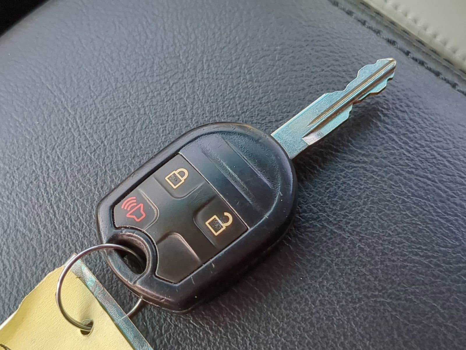 Thumbnail: 2014 Ford Explorer - 32