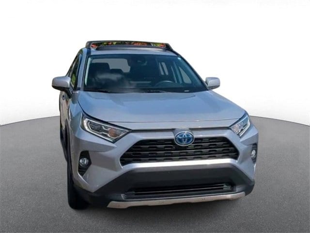 2021 Toyota RAV4 XLE 3