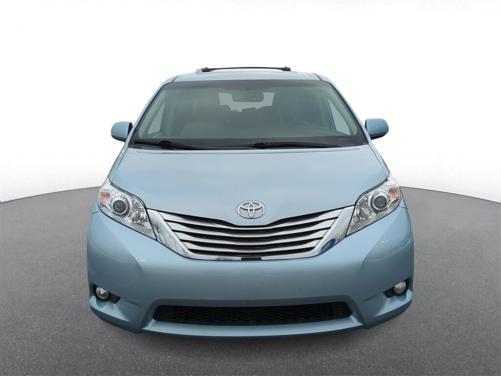 Thumbnail: 2015 Toyota Sienna - 3