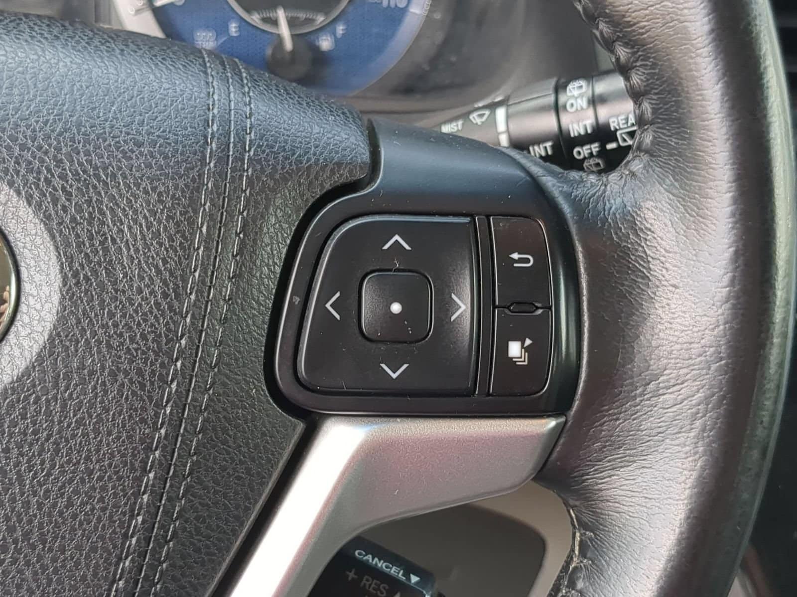 Thumbnail: 2016 Toyota Sienna - 24