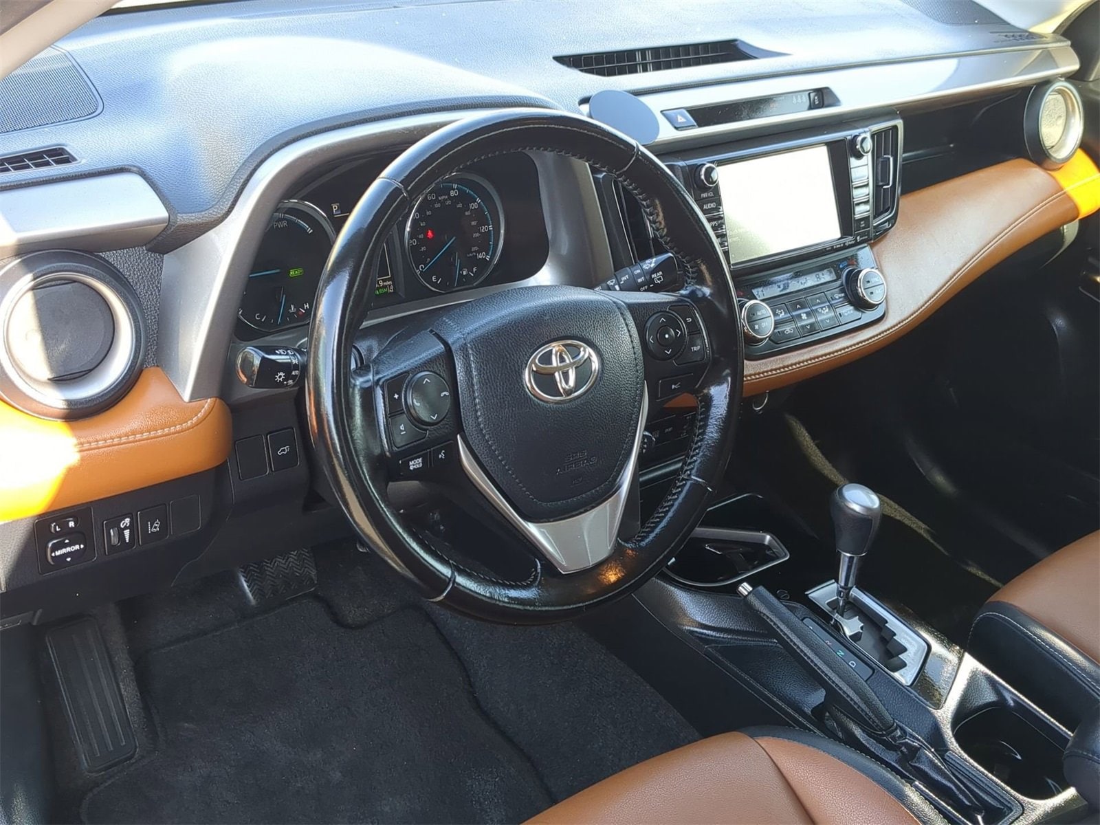 Thumbnail: 2018 Toyota RAV4 - 10