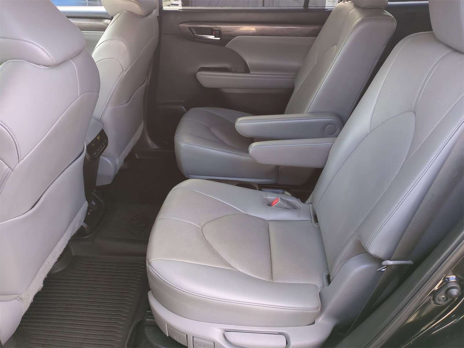 Thumbnail: 2023 Toyota Highlander - 19