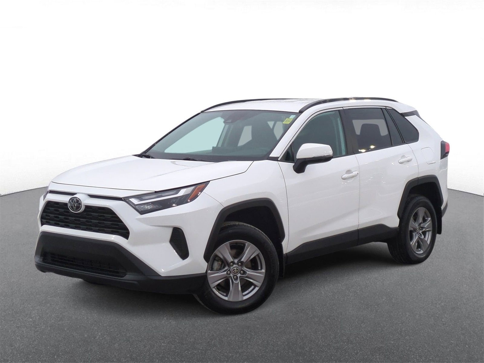 2024 Toyota RAV4 XLE's photo