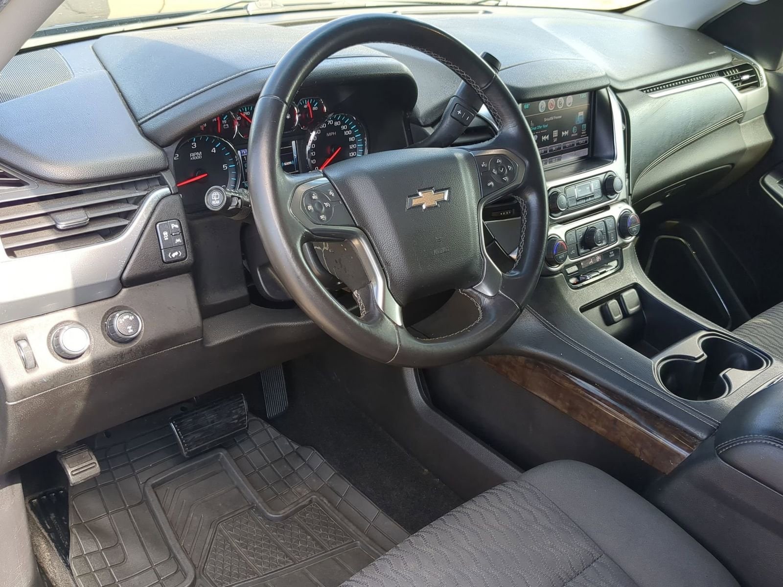 Thumbnail: 2017 Chevrolet Suburban - 10