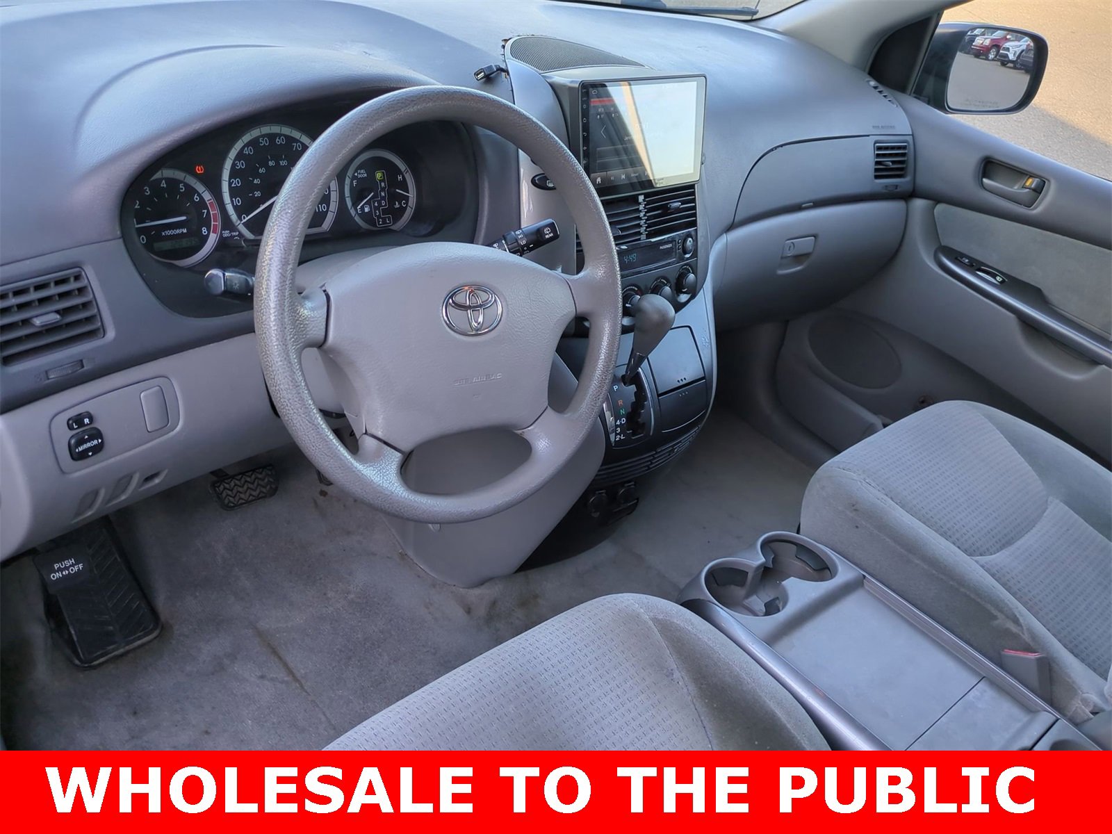 Thumbnail: 2010 Toyota Sienna - 10