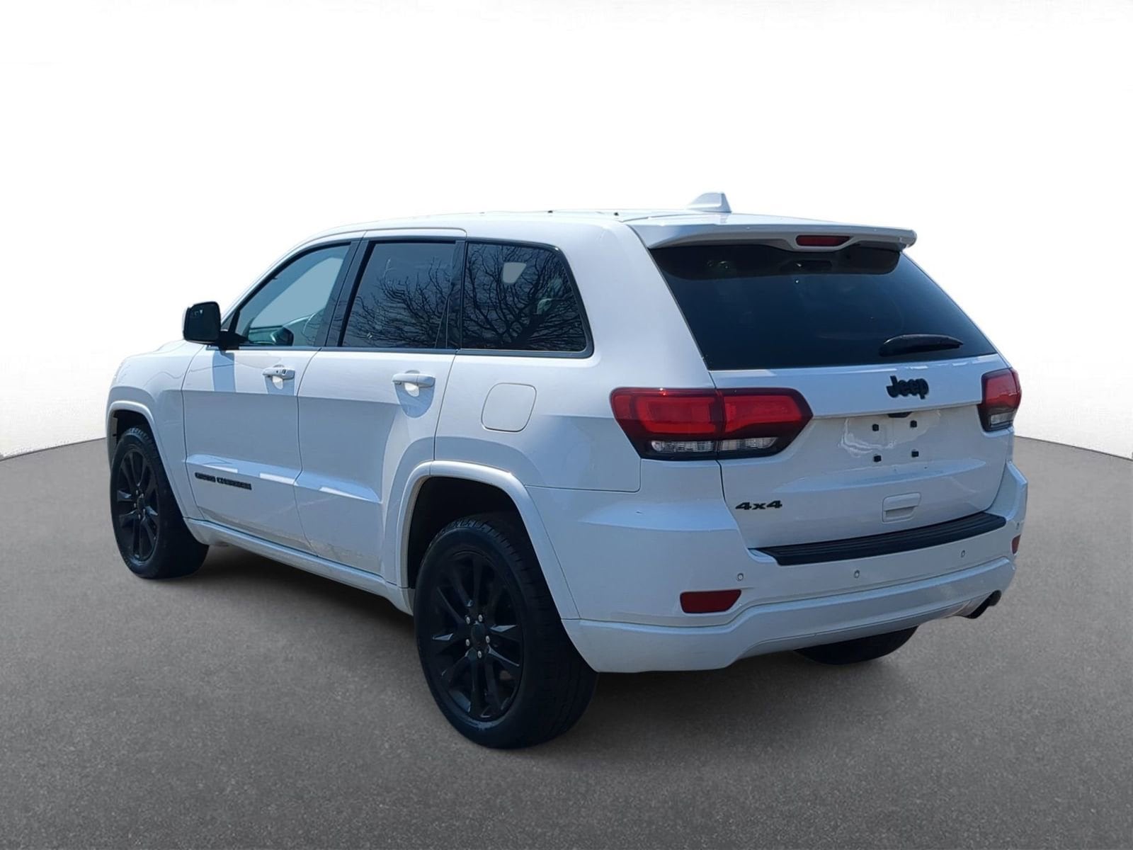 Thumbnail: 2018 Jeep Grand Cherokee - 6