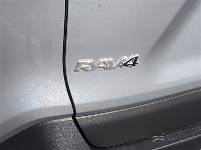 2021 Toyota RAV4 XLE 13