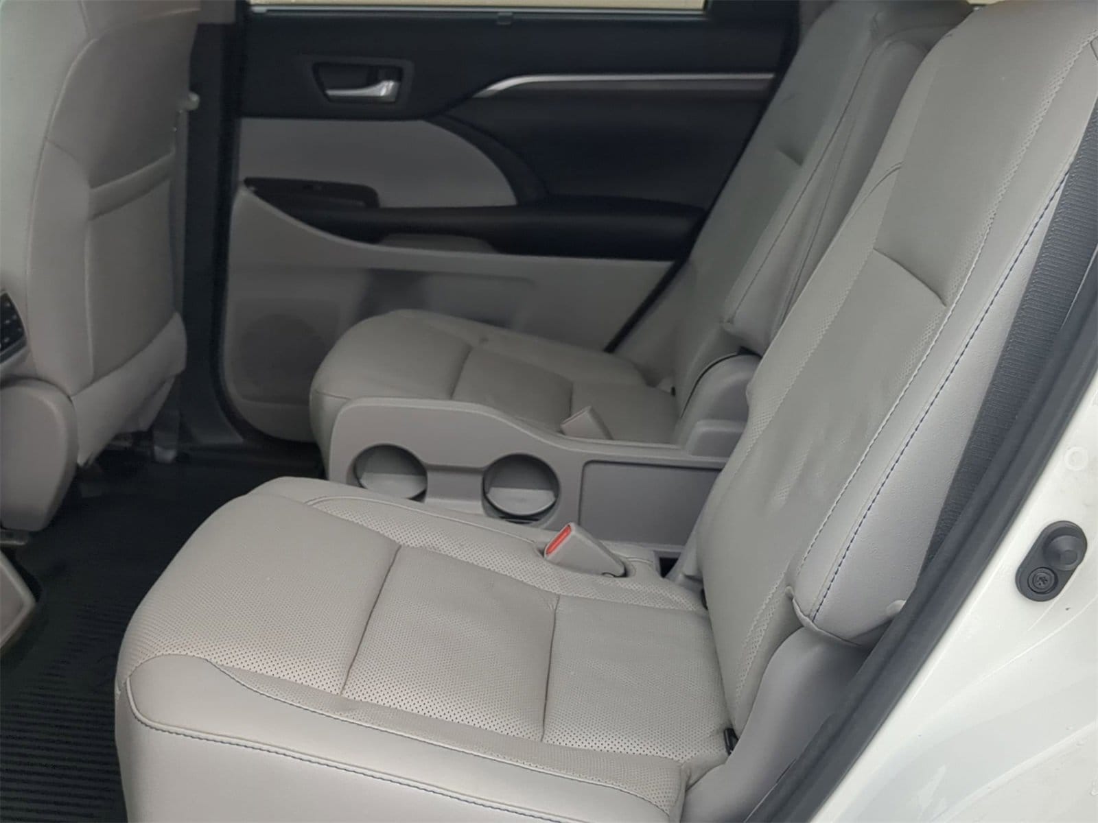 Thumbnail: 2018 Toyota Highlander - 19