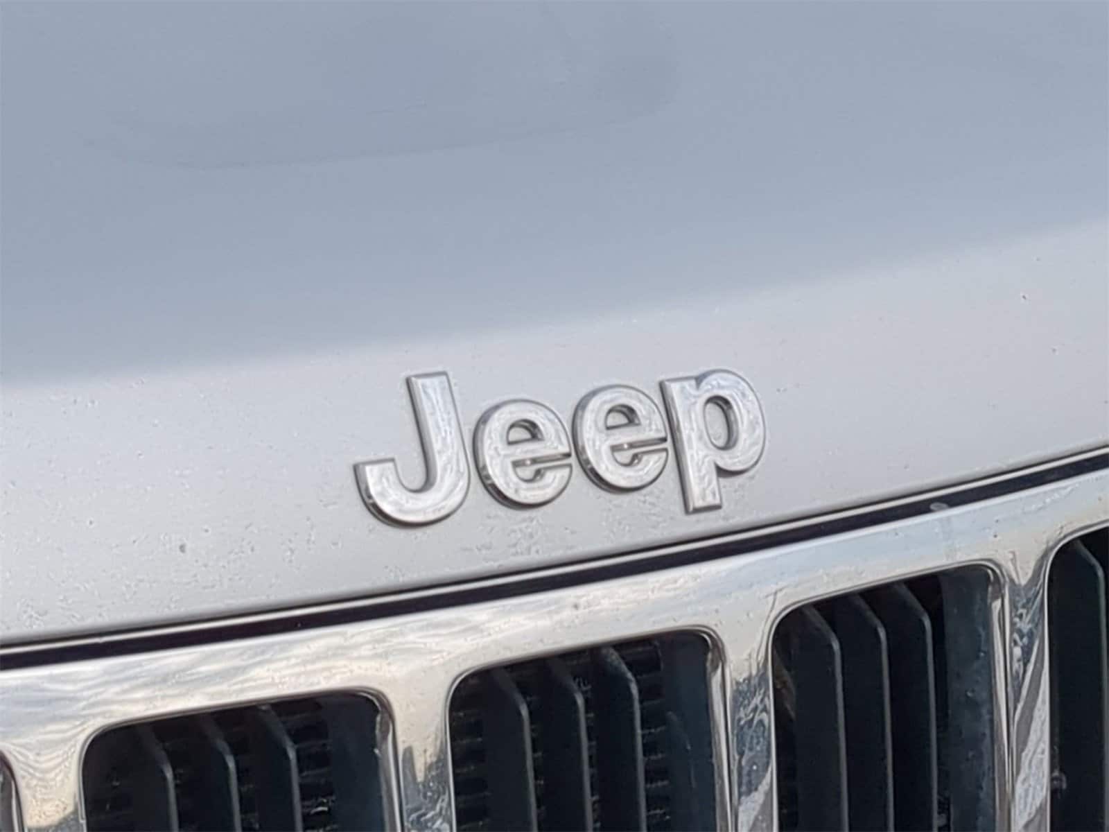 Thumbnail: 2011 Jeep Grand Cherokee - 19