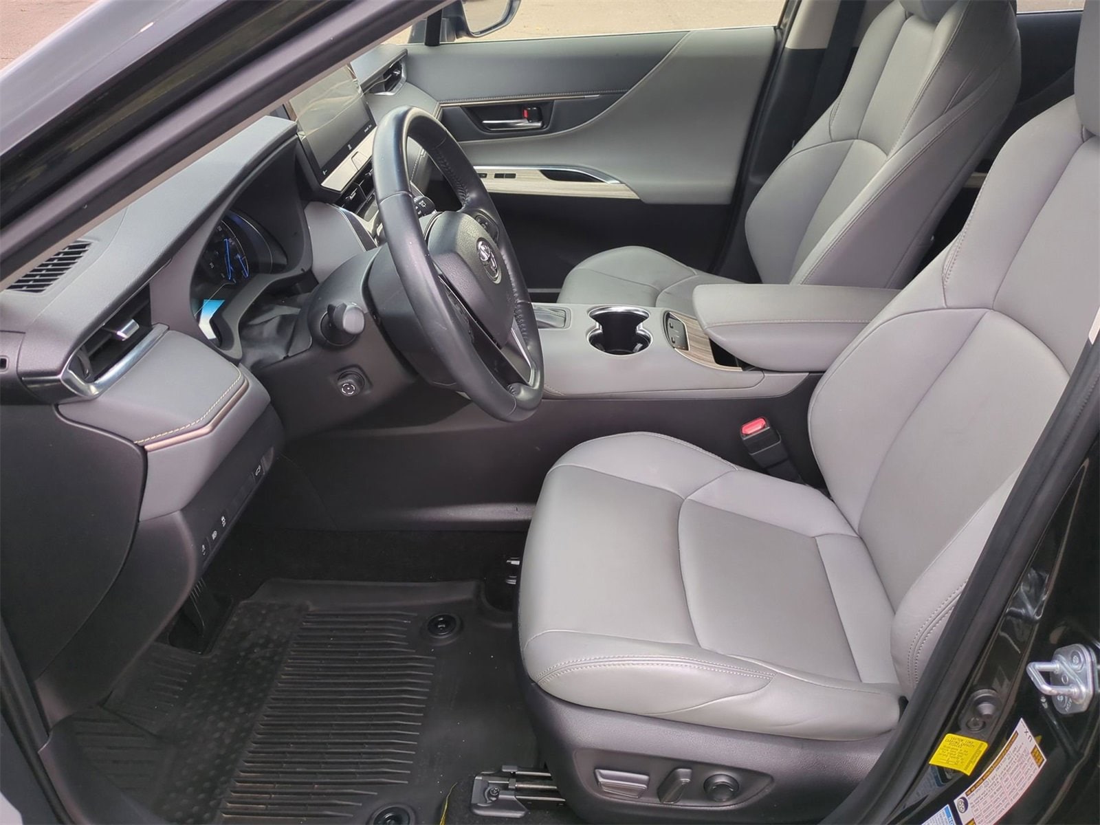 Thumbnail: 2022 Toyota Venza - 15