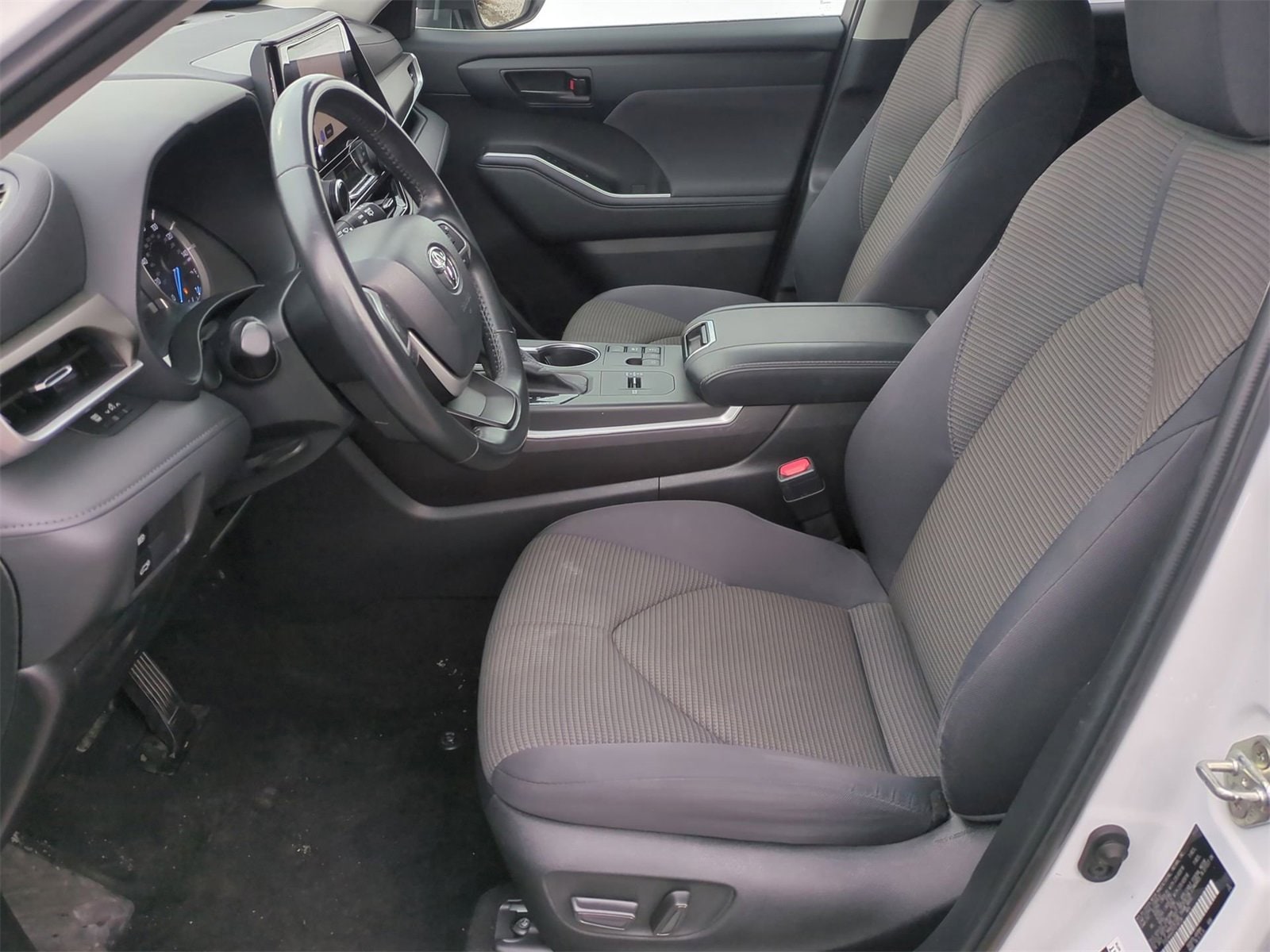 Thumbnail: 2023 Toyota Highlander - 16