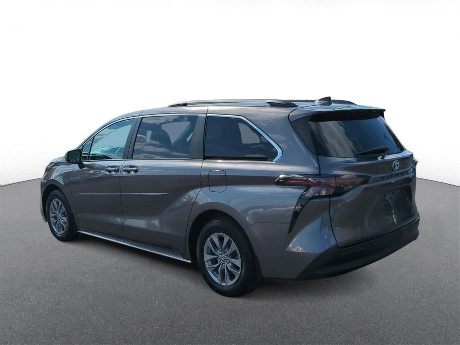 Thumbnail: 2023 Toyota Sienna - 6