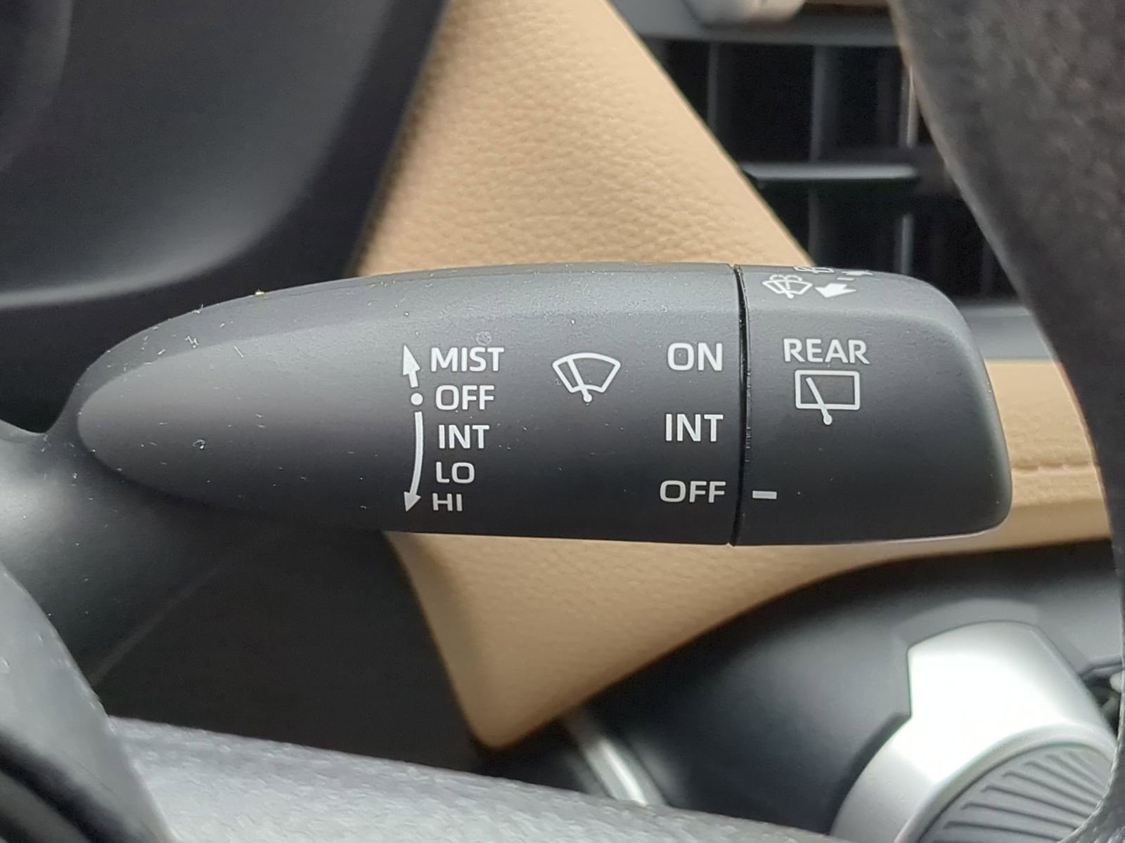 Thumbnail: 2025 Toyota RAV4 - 25