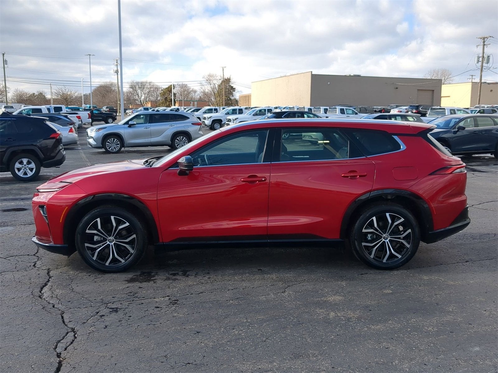 Thumbnail: 2025 Toyota Crown Signia - 11