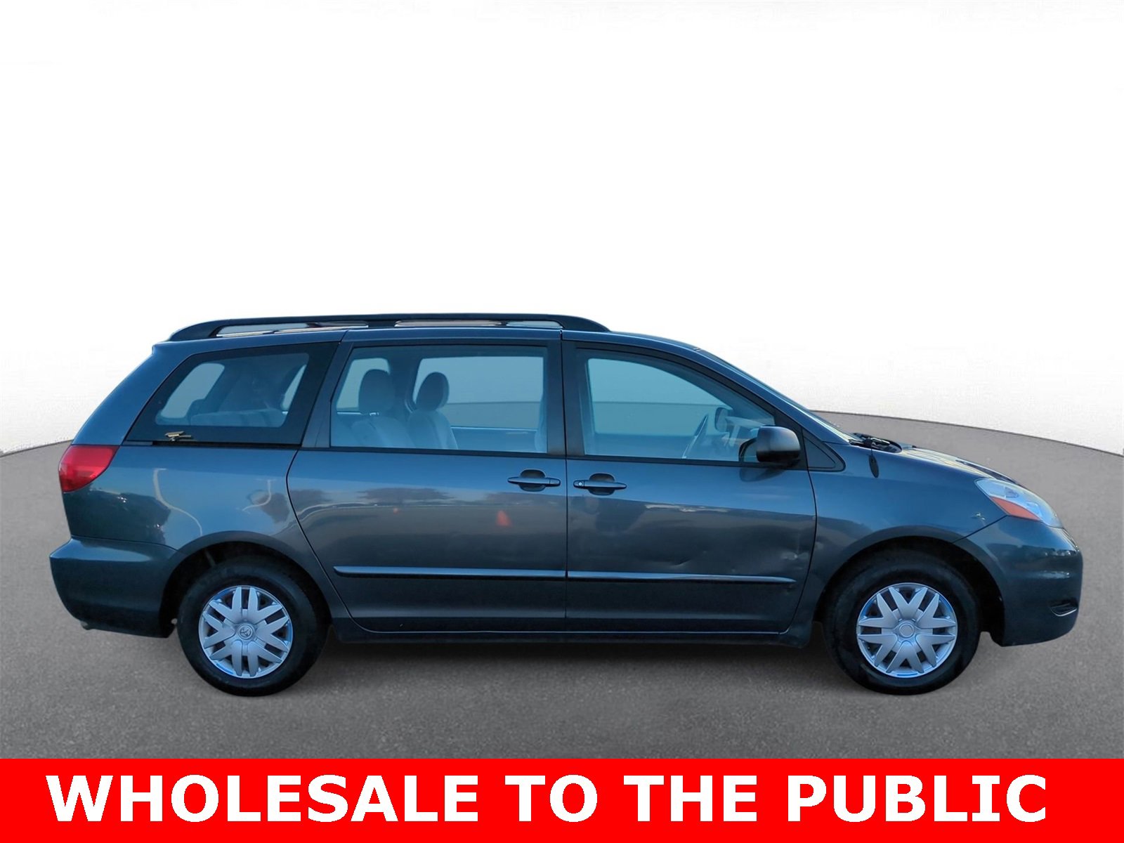 Thumbnail: 2010 Toyota Sienna - 9