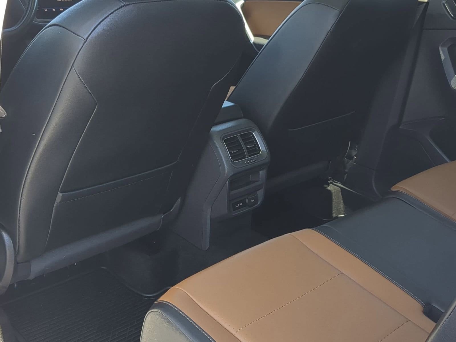 Thumbnail: 2018 Volkswagen Tiguan - 18