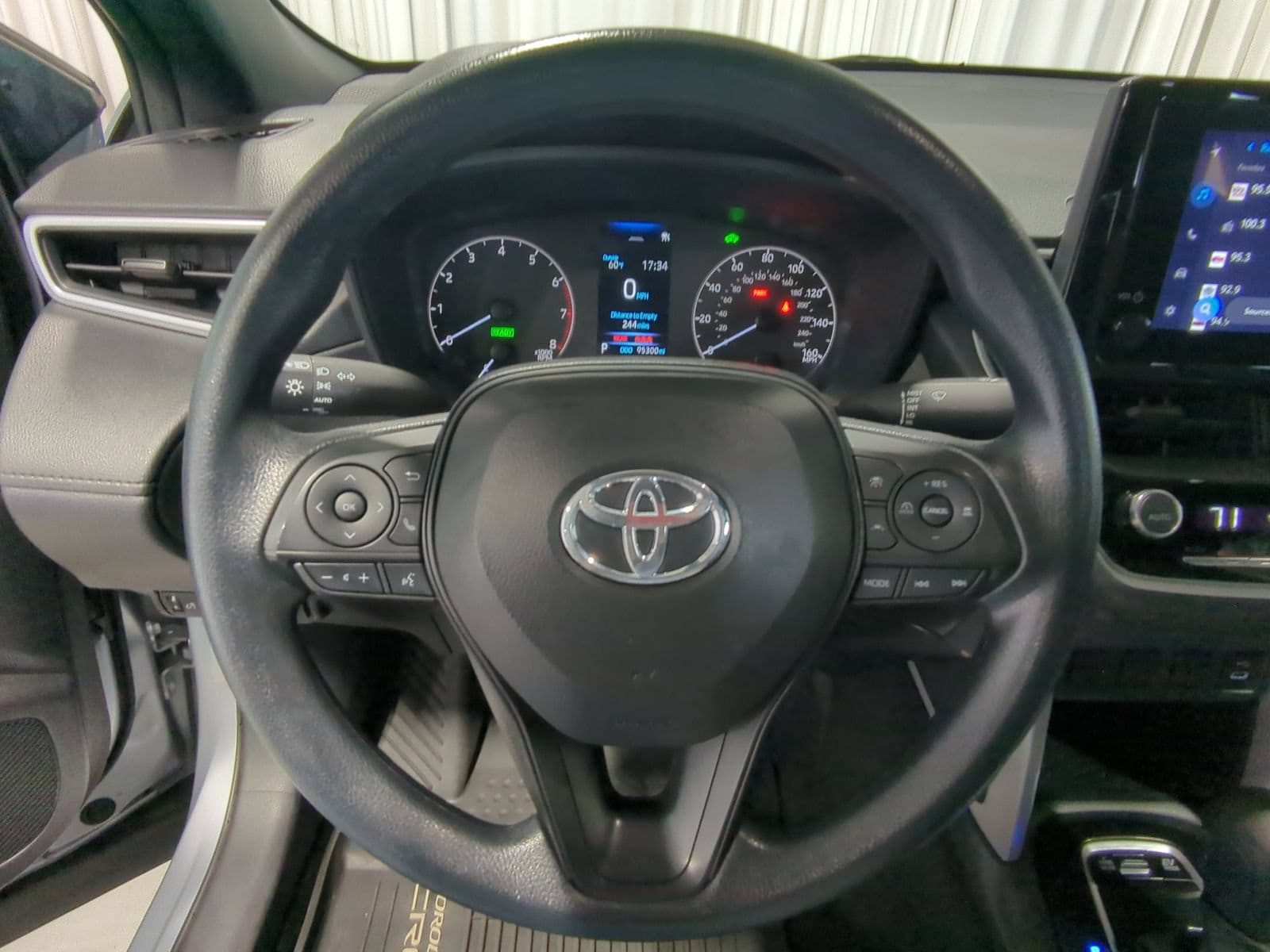2024 Toyota Corolla Cross S - Photo 22
