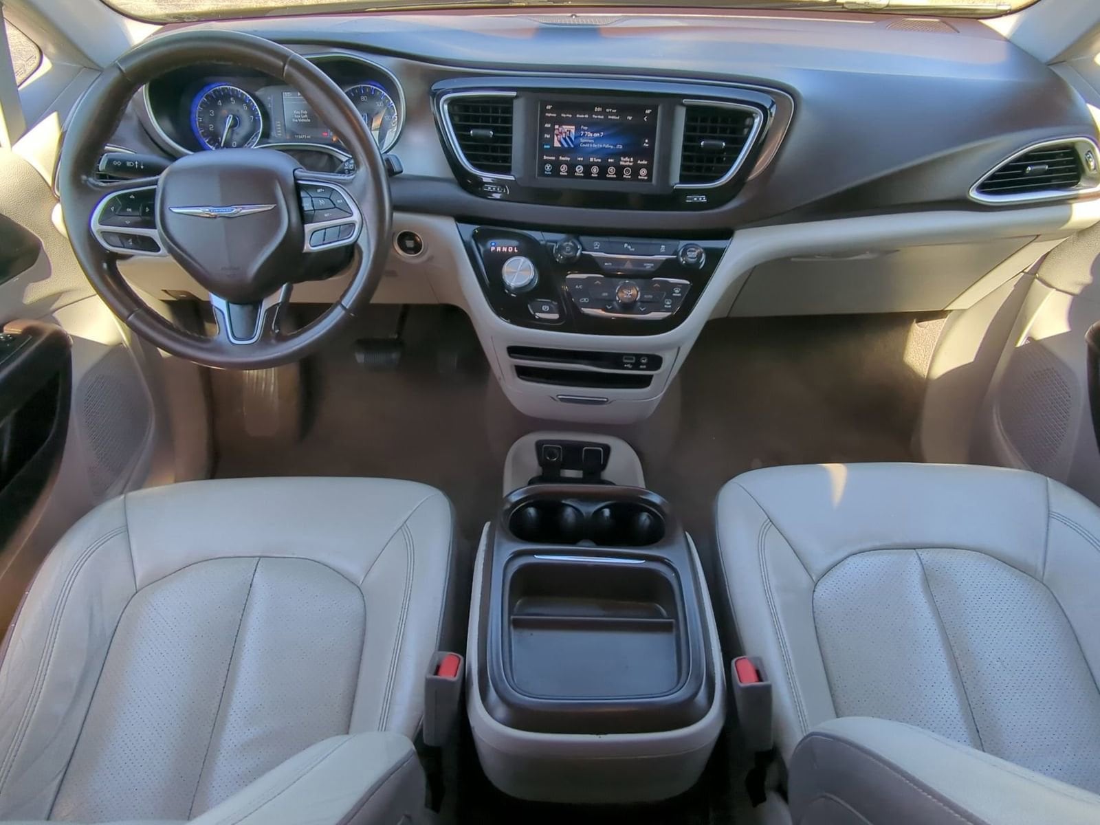 Thumbnail: 2018 Chrysler Pacifica - 15