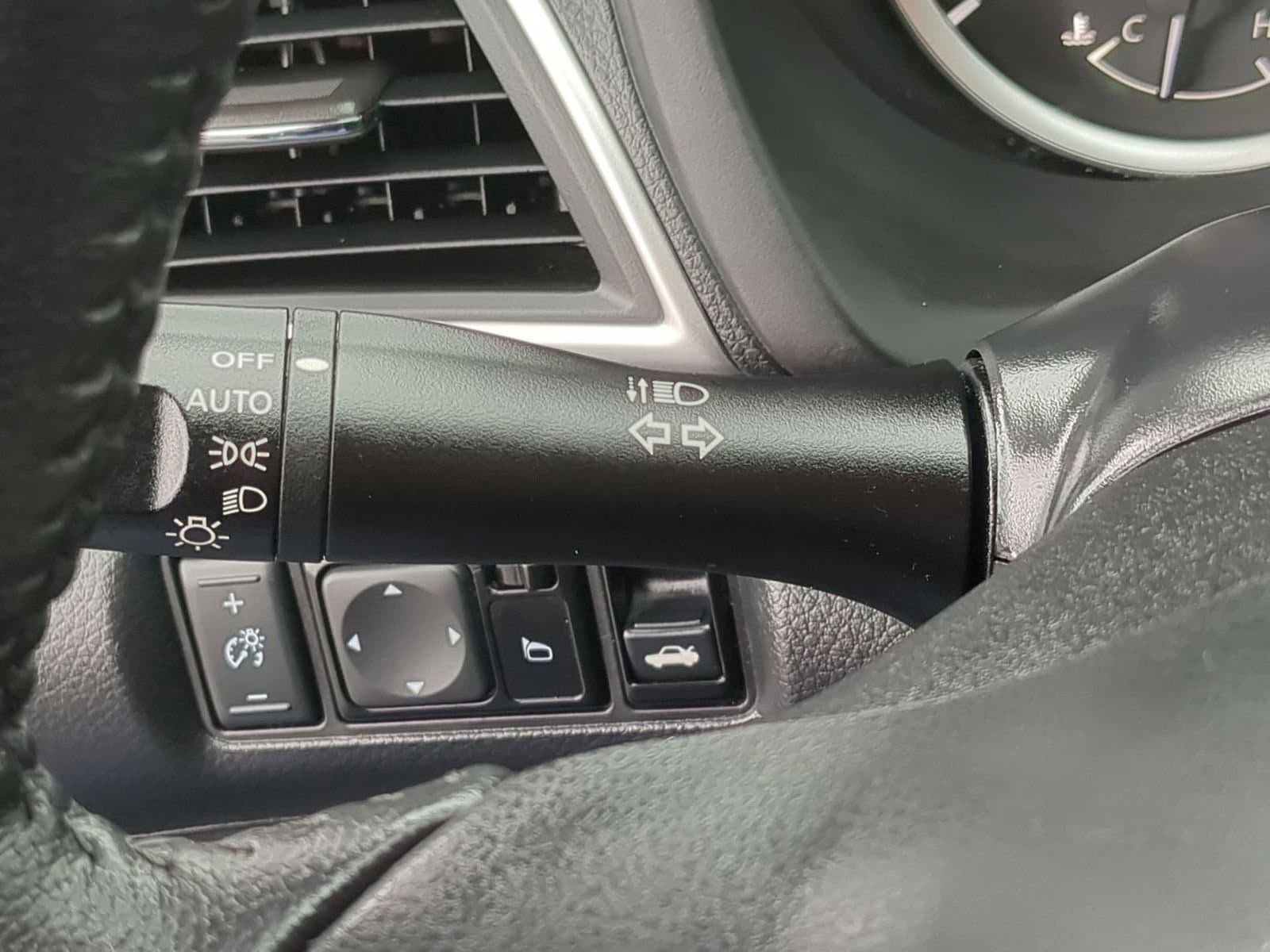 Thumbnail: 2019 Nissan Sentra - 26