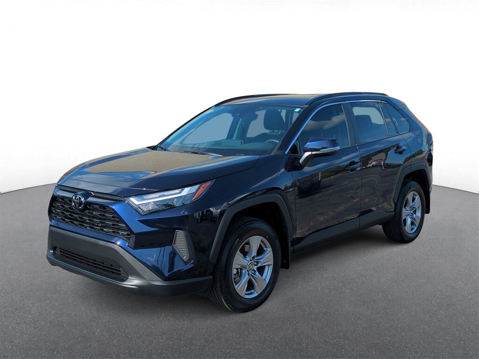 2025 Toyota RAV4 XLE photo 4