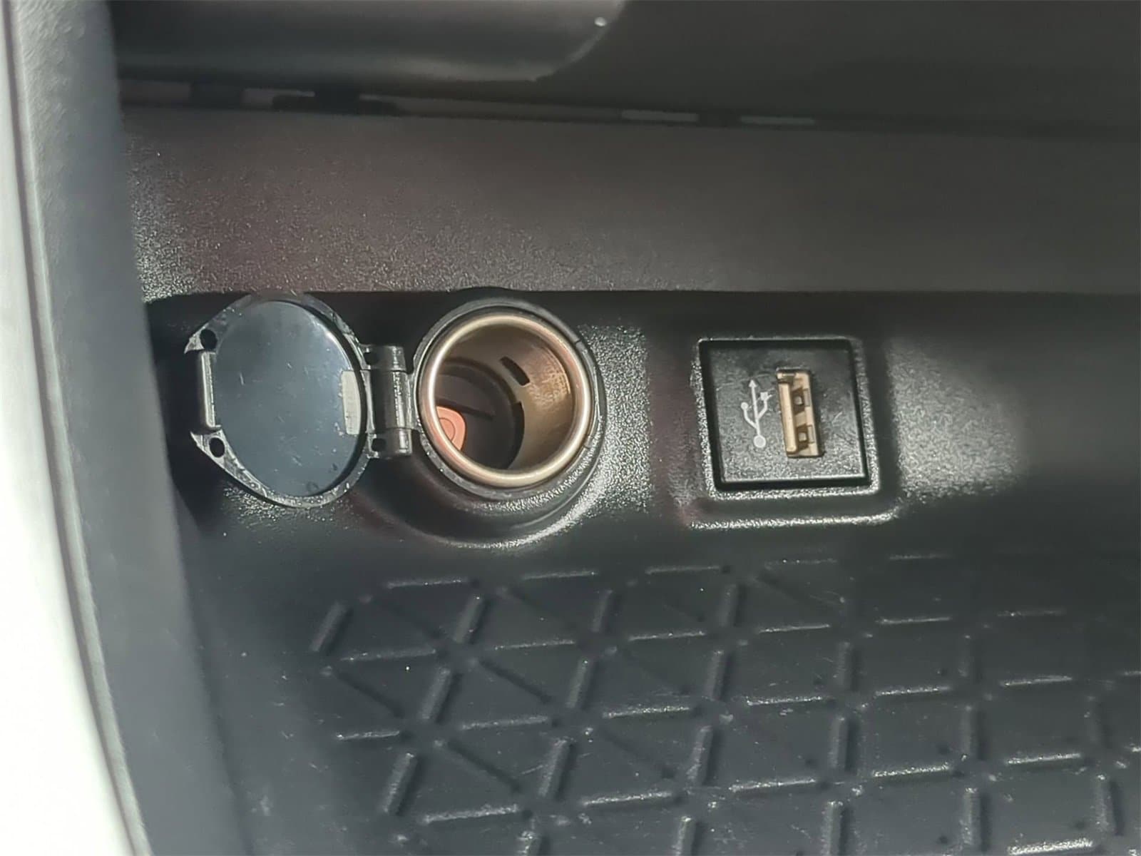 Thumbnail: 2025 Toyota RAV4 - 30