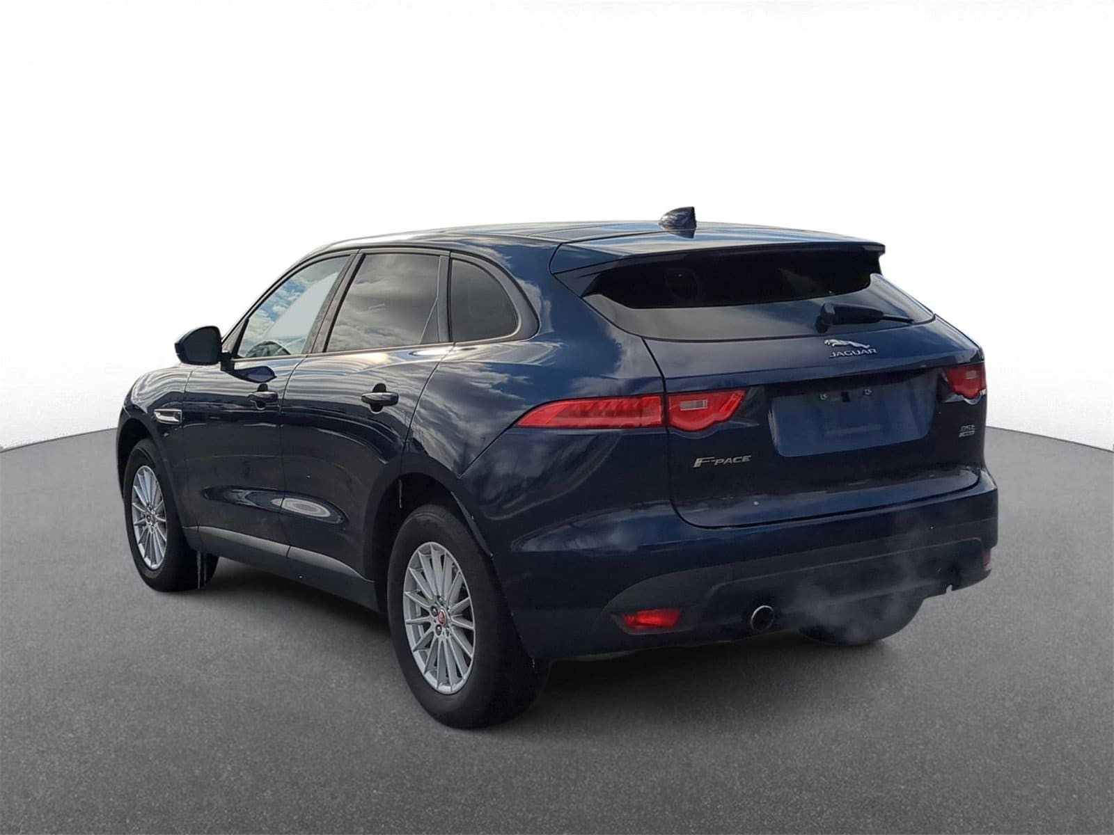 Thumbnail: 2017 Jaguar F-Pace - 6