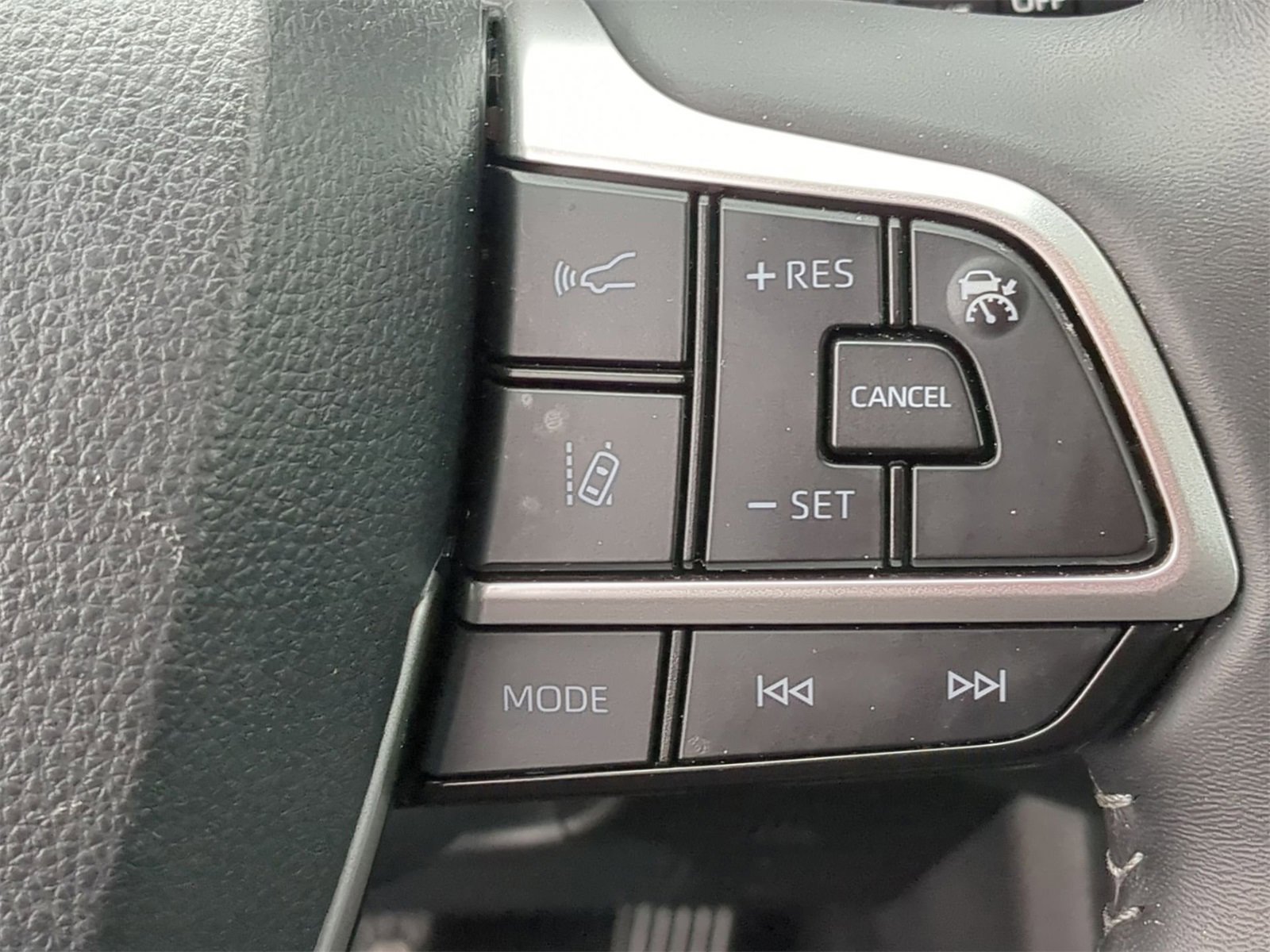 Thumbnail: 2025 Toyota Highlander - 33