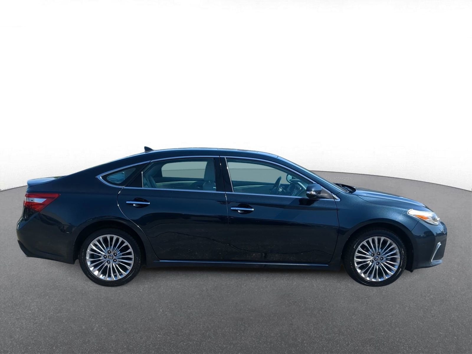 Thumbnail: 2017 Toyota Avalon - 9